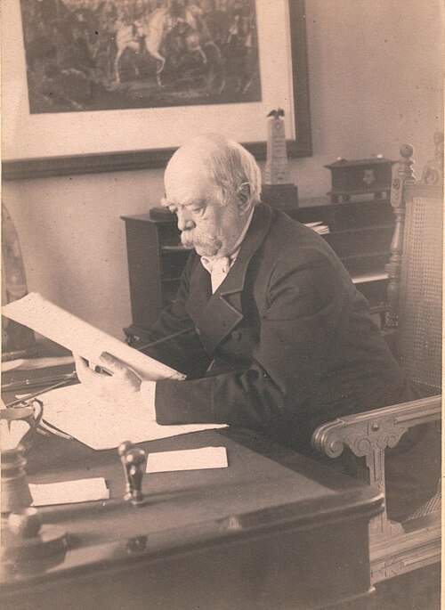 500px-Bismarck_am_Schreibtisch2.jpg