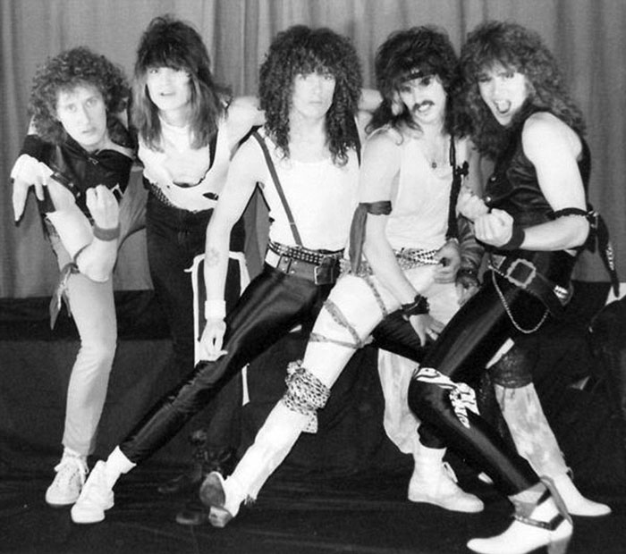 5c5a96e758824-awkward-metal-band-photos-14-5c5452bdf3e87__700.jpg