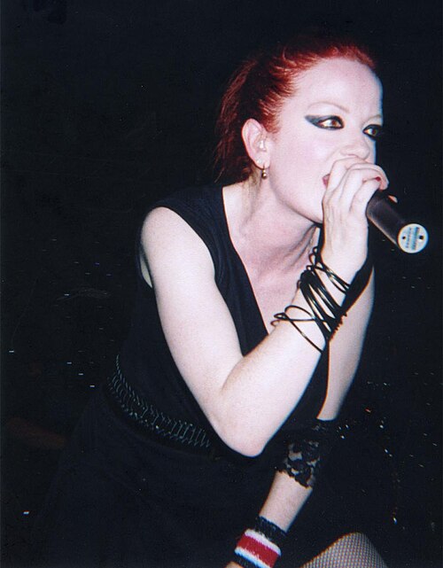 500px-Shirley_Manson_Performing_Live.jpg
