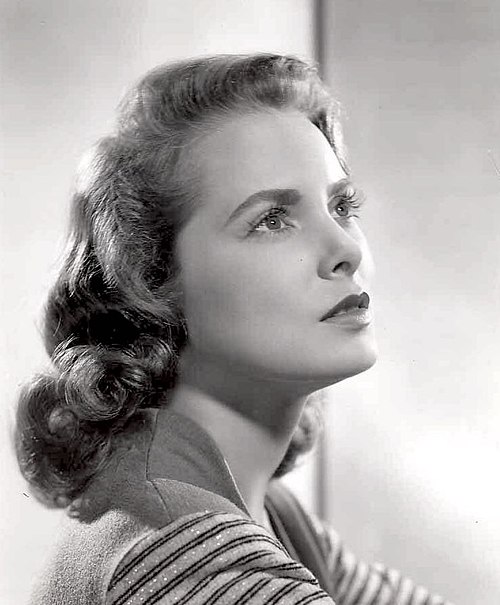 Janet_Leigh_1949_portrait.jpg
